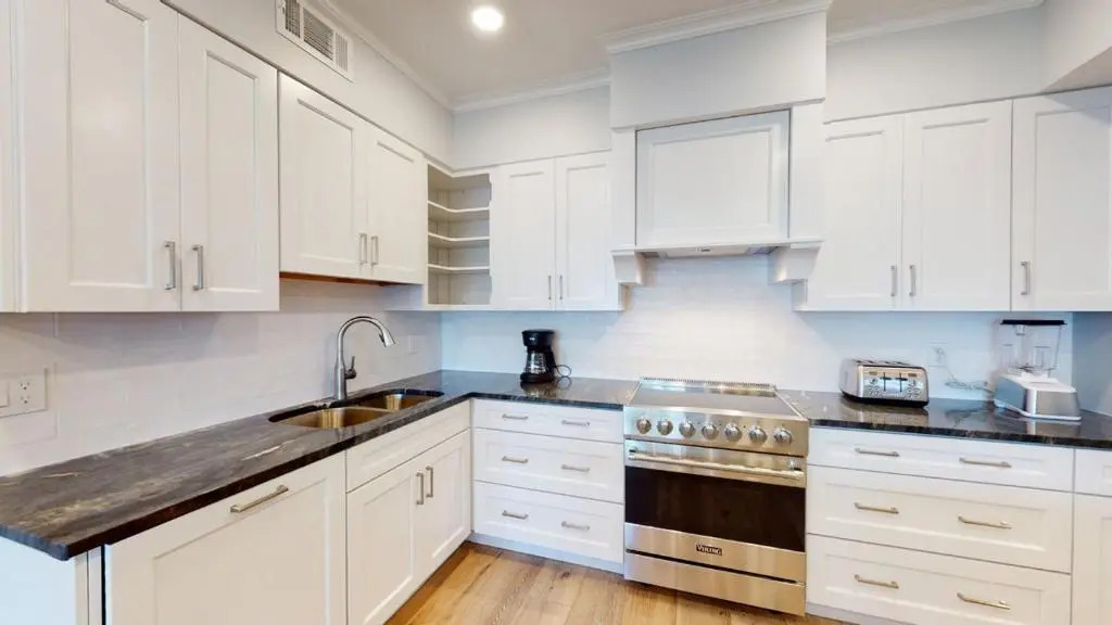 5107 Hampton Place South
