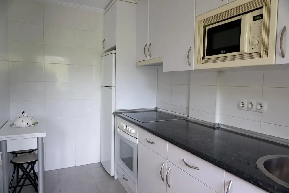 House With 2 Bedrooms in Cudón, With Enclosed Garden Near the Beach