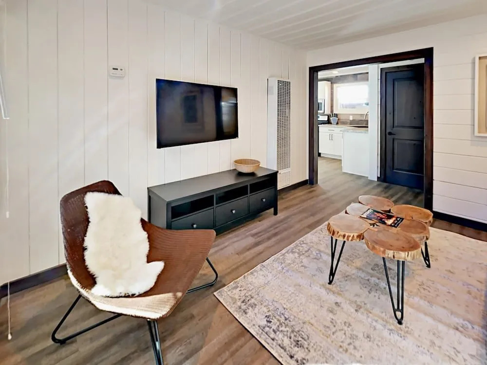 4093 Manzanita Ave Cabin Unit 5