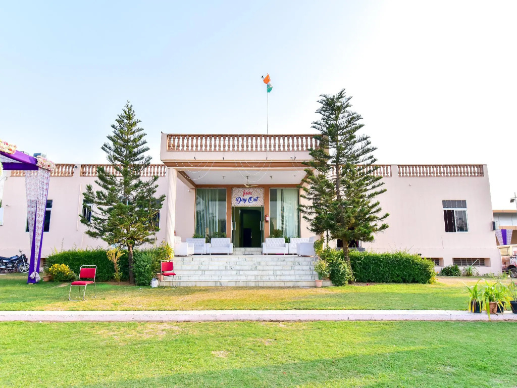 OYO 78739 Hotel Day Out