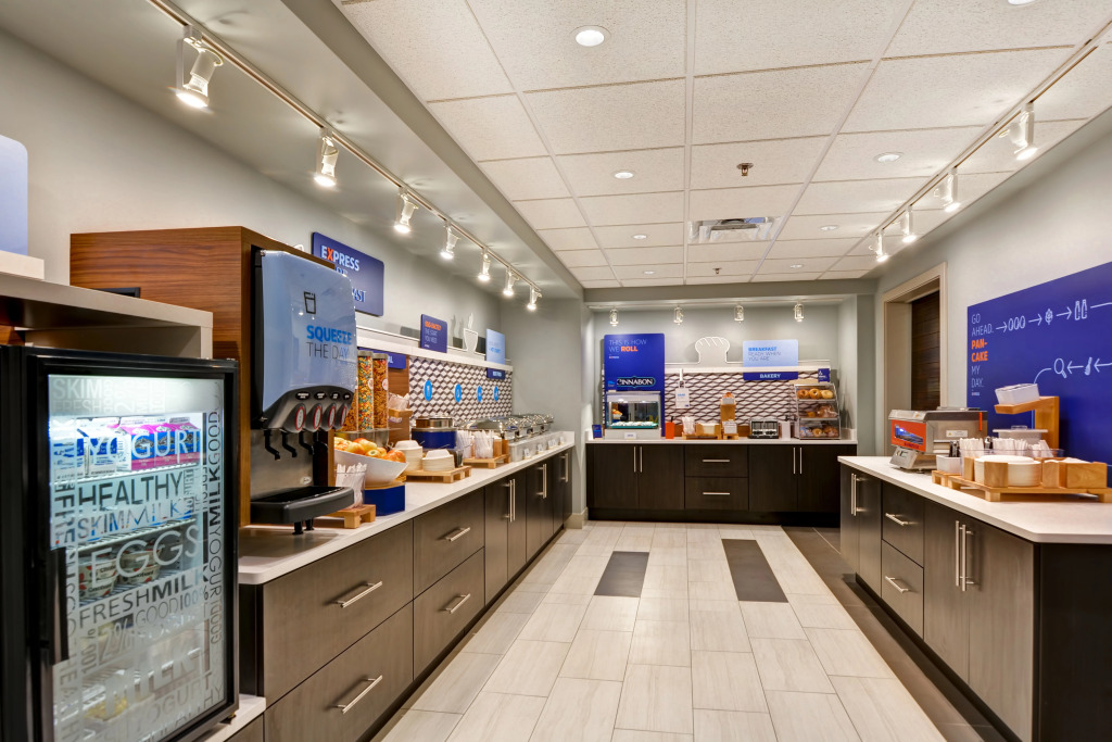 Holiday Inn Express Hotel & Suites Milwaukee-New Berlin by IHG