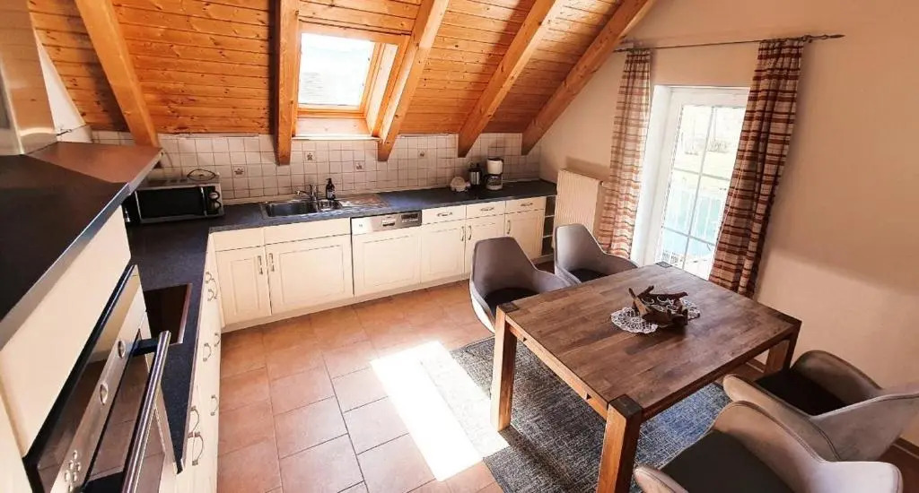 Cafe Altmühl, Ferienwohnungen Gästehaus Krimhilde direkt am Wasser