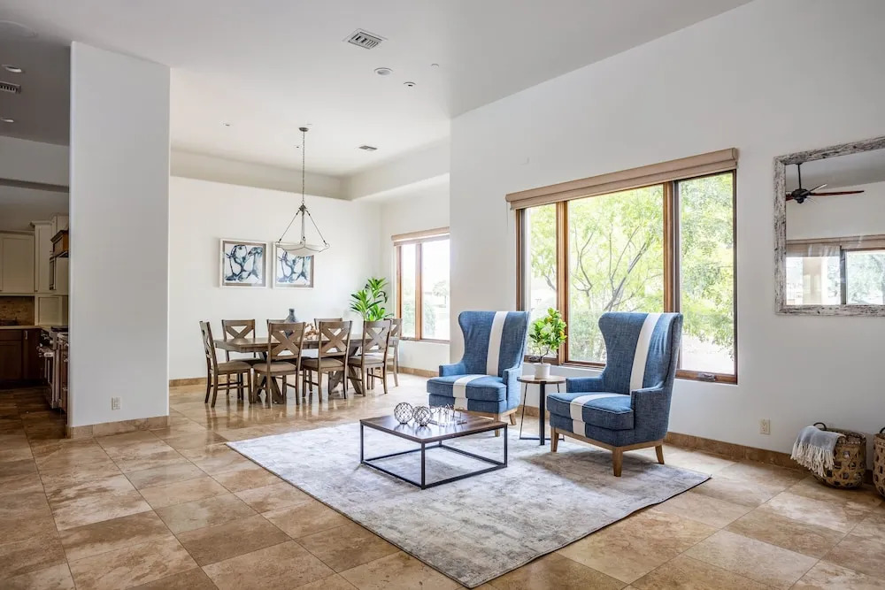 Upscale W/ Pool, Chefs Kitchen & Stables 6 Bedroom Home