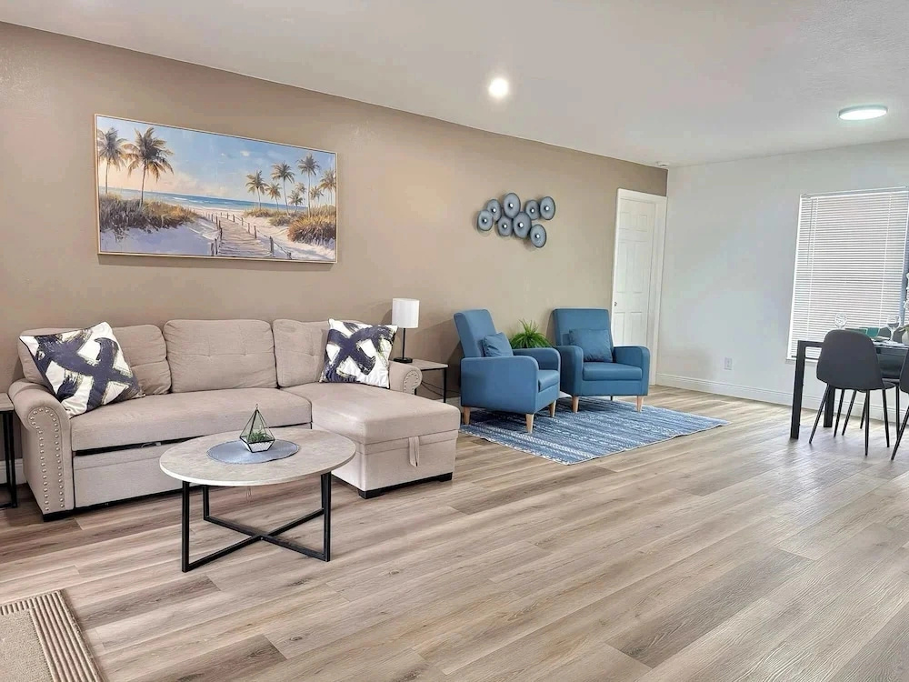 Bright 2BR Apt in Cape Coral Near Caloosahatchee River U102