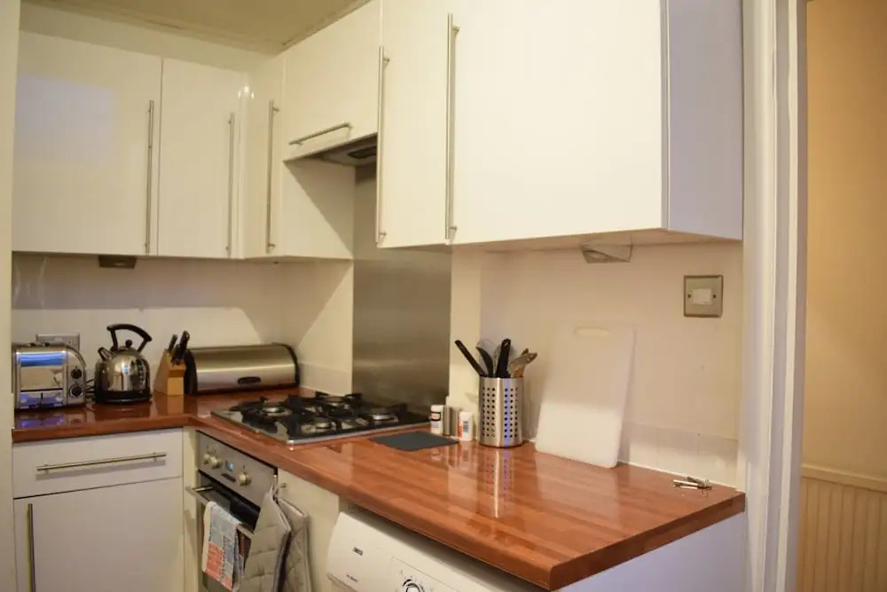 1 Bedroom Shepherds Bush Apartment