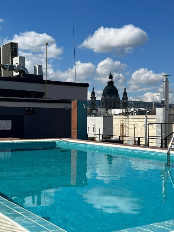 Luxury 5 Star Studio in the City Center with Pool