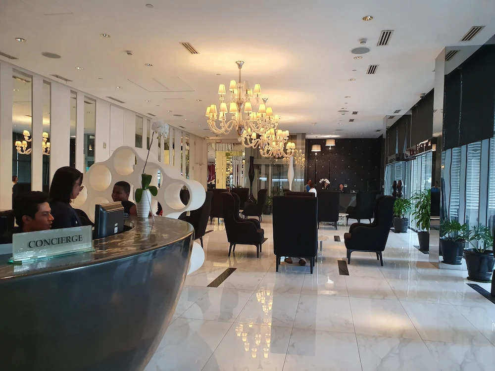 Manila Urban Resort at Azure