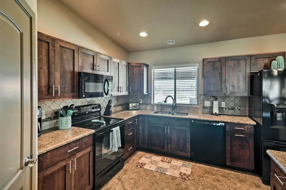 Pool, Hot Tub & Lake Views: Lake Havasu Home!