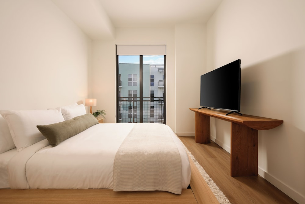 Sense28 Edgewater, an AvantStay Hotel