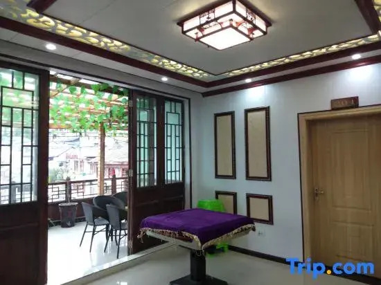 Tenglong Buyi Chinese Inn (Longgong Scenic Area)