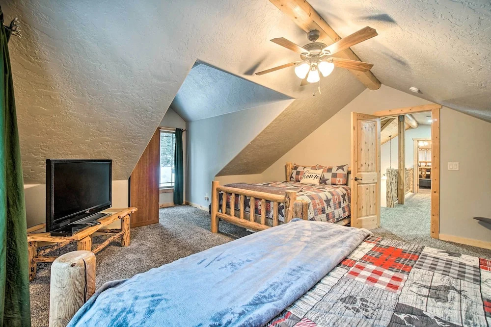 Garden Valley Cabin w/ Loft & Large Deck