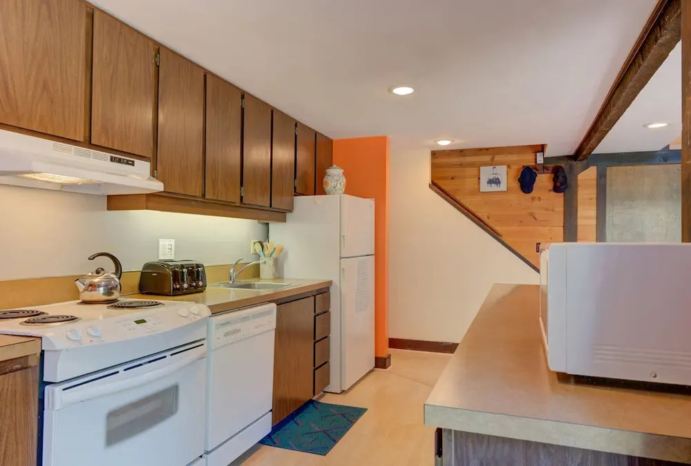 Pole House #14 by Village Properties at Sunriver