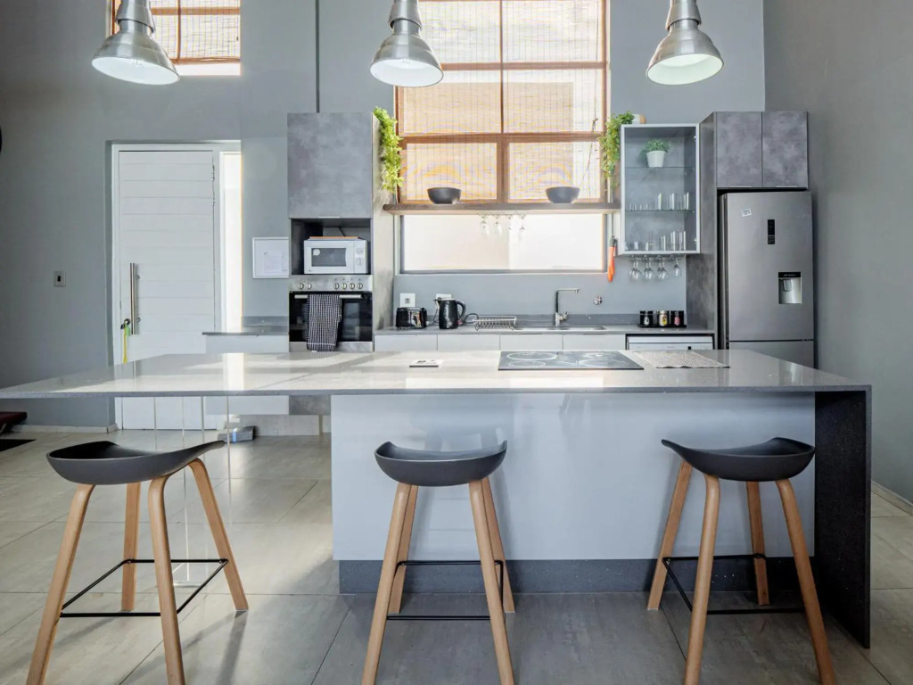 516 Point Bay - Super Stylish for Less