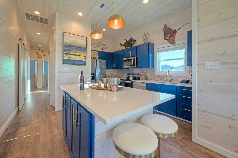 Sleeps 20 2 Homes w/ Beach Boardwalk Access, Water Canal Views, & Priv Pools