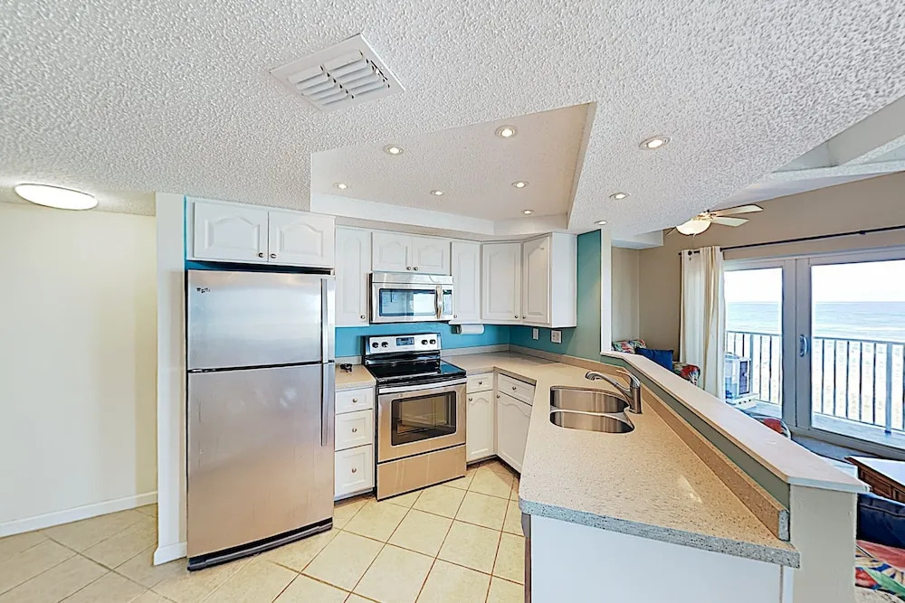 Sparkling Gulf-front W/ Pool & Hot Tub 2 Bedroom Condo
