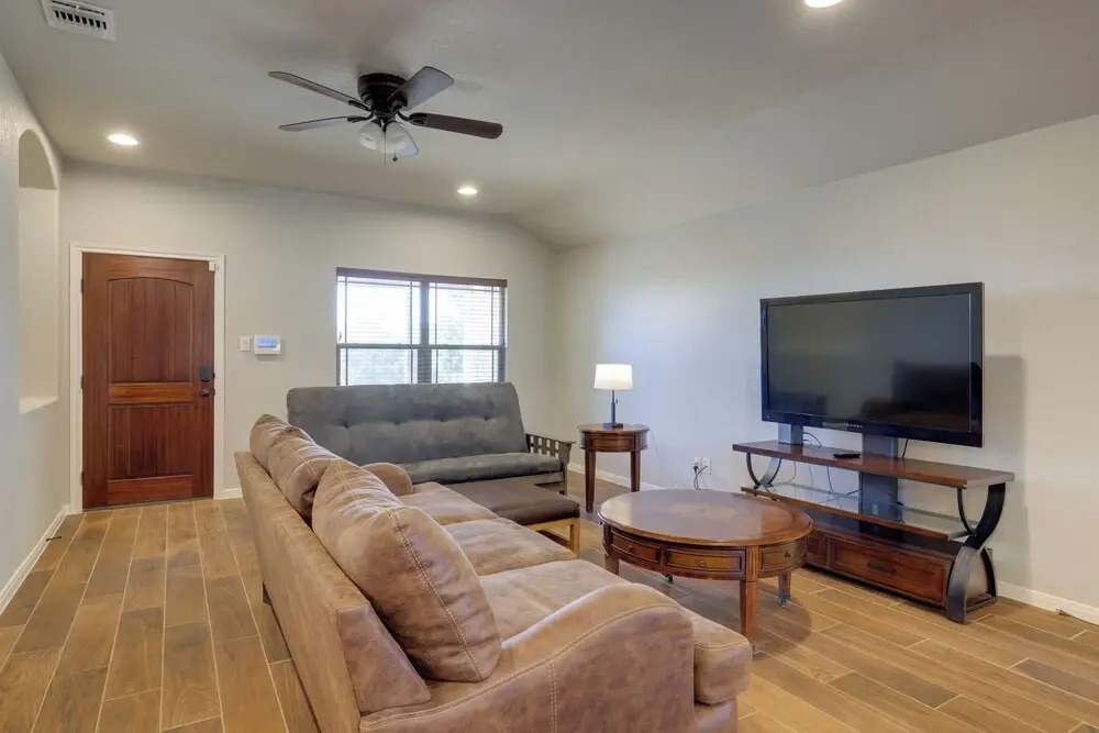 Canyon Lake Home w/ Grill ~ 1 Mi to Boat Ramp