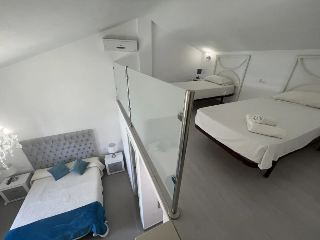 Estepona - Playa - Villa de 3 dormitorios con acceso directo a la piscina y al lado del mar Si7