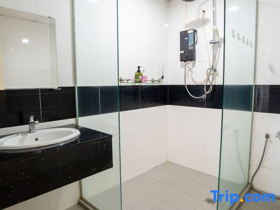 2-bedroom condo with free parking on premises.