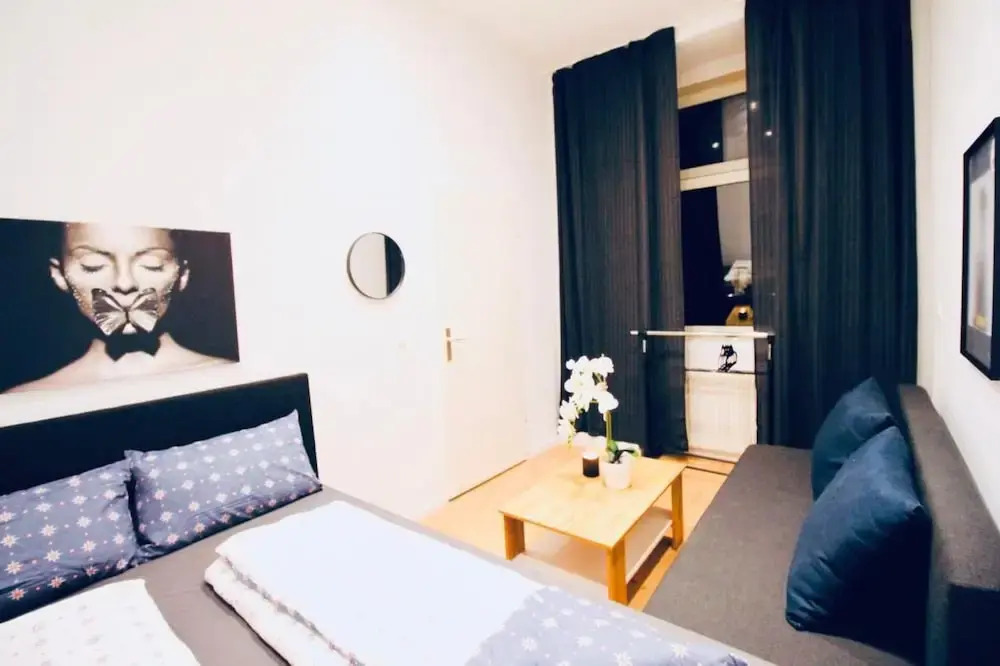 Super Central Cozy 5 BR Shared Apt 10Min Walk to Augarten