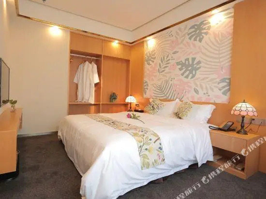 TheLouis PremierHotel