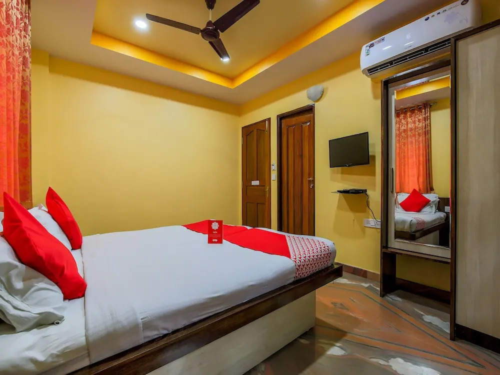 OYO 14779 Meera Motels & Residency
