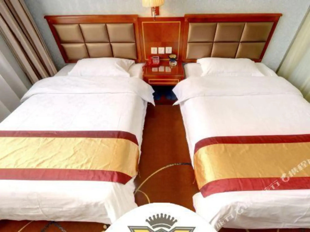 Hengyi Hotel (Railway Station Store of Dashu Camp, Renmin East Road, Kunming)
