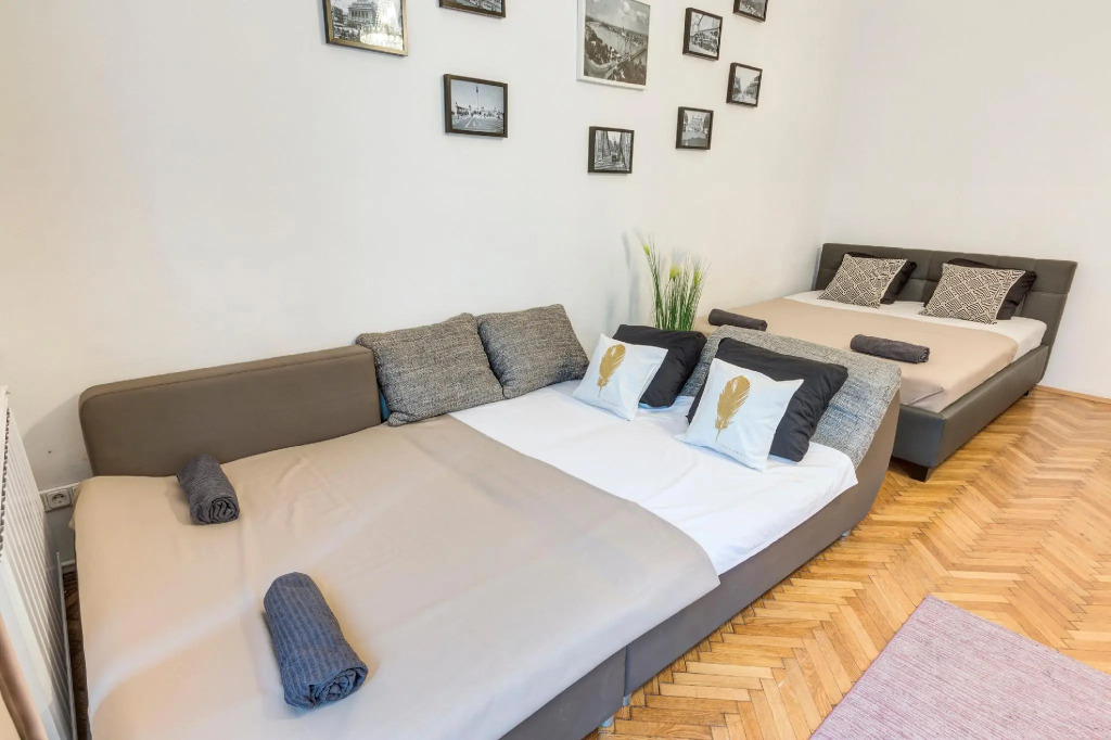 Real Apartments Lovag