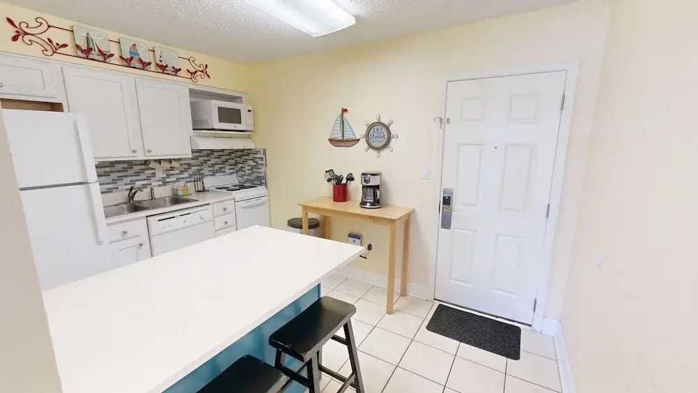 Islander Beach Resort 302 Condo by RedAwning