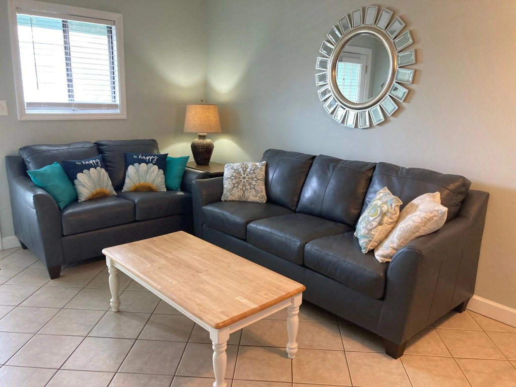 2 BR/BA Condo - Boardwalk to Beach. 3 Pools. Tennis Courts
