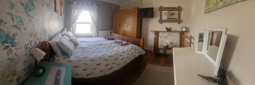 3br-sleeps6-petsok-off Road Parking-garden