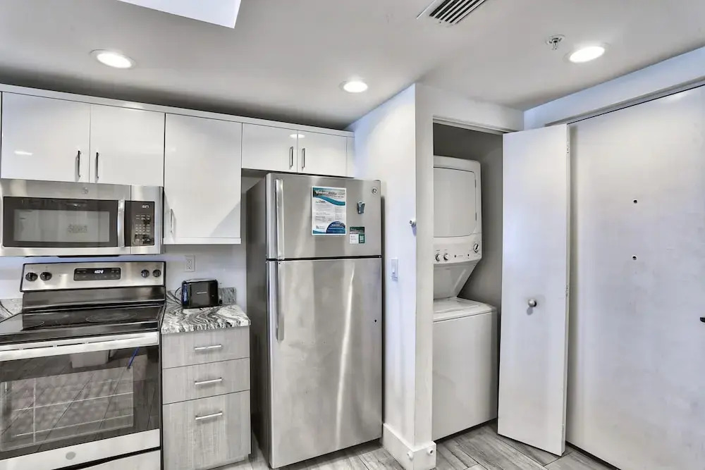 Oceana 203 West
