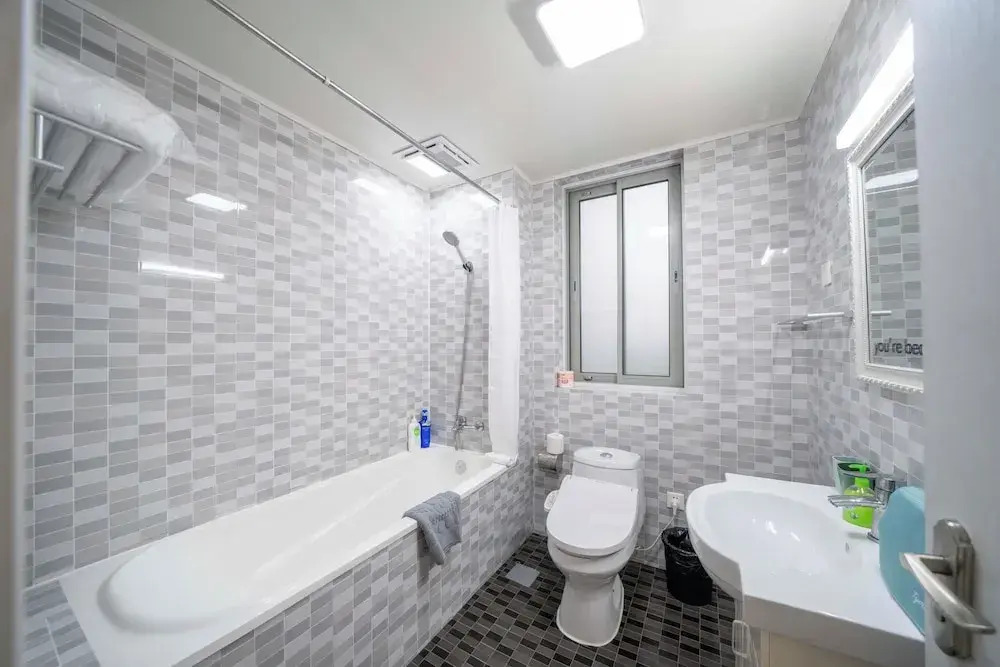 Tyms Elegant 4BR 2BA APT Changning