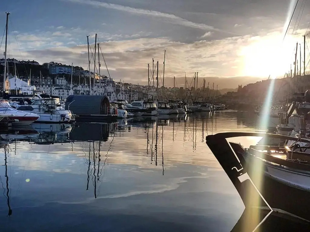 INSPIRING VIEWS & PLACE WITH FREE PARKING by BEACH