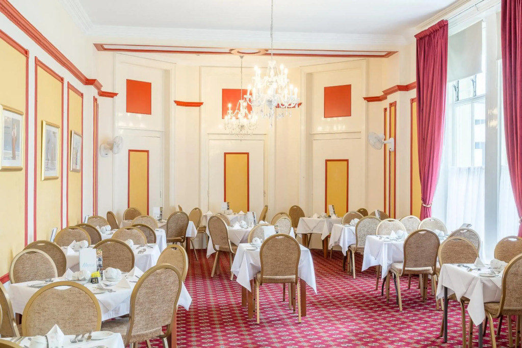 Queens Hotel