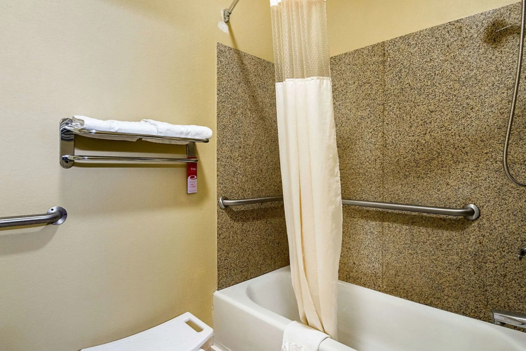 Bryant Inn And Suites