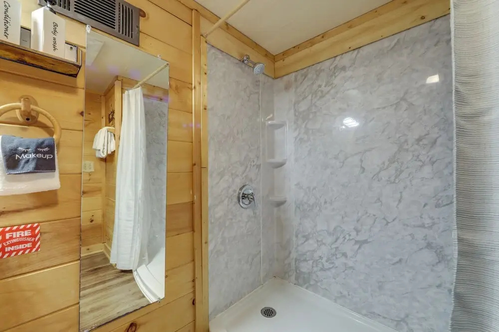 Cabin w/ Hot Tub: 2 Mi to Downtown Gatlinburg!