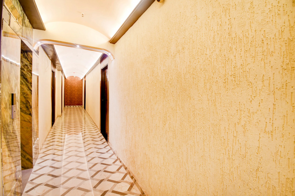 Super OYO Townhouse Varanasi Railway Junction