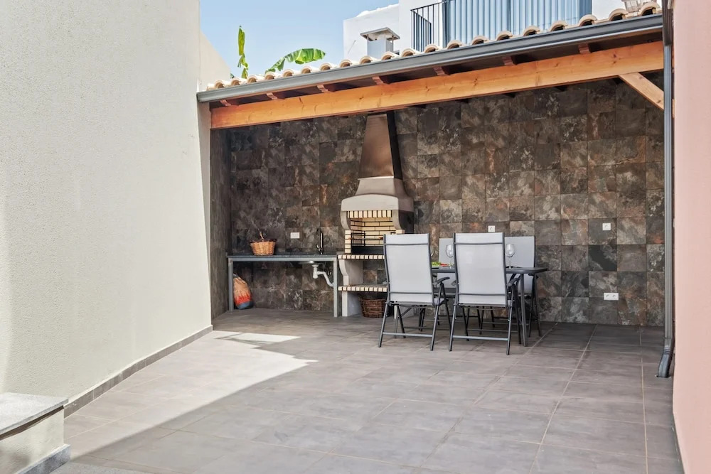 Villa Camelia by Homie