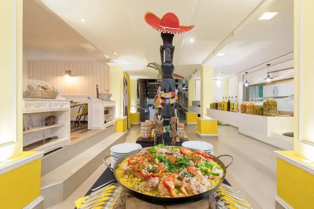 Club House Hotel