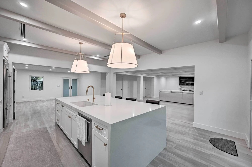Lakefront House: Hot Tub & Golf Course Views!