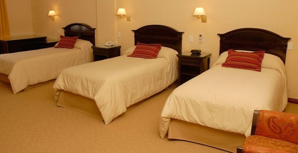 Status Hotel