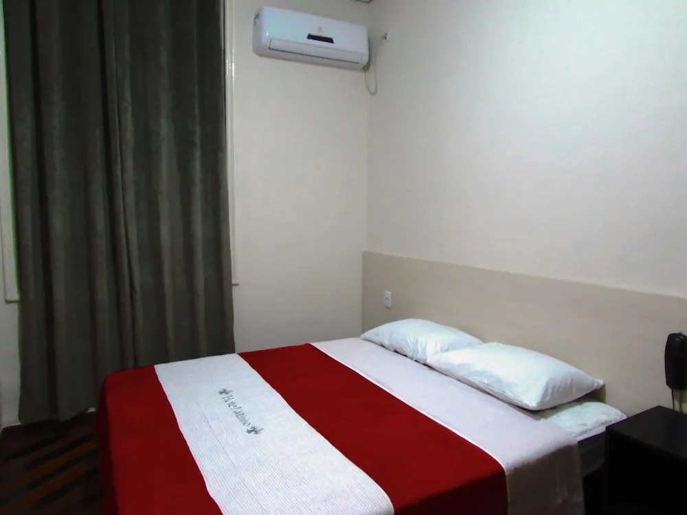 Hotel Minho - Ótima Escolha Próximo à 25 de Março, Brás, Bom Retiro, Metrô e Hospital da Mulher - Café da Manhã Incluso - Estacionamento em Frente