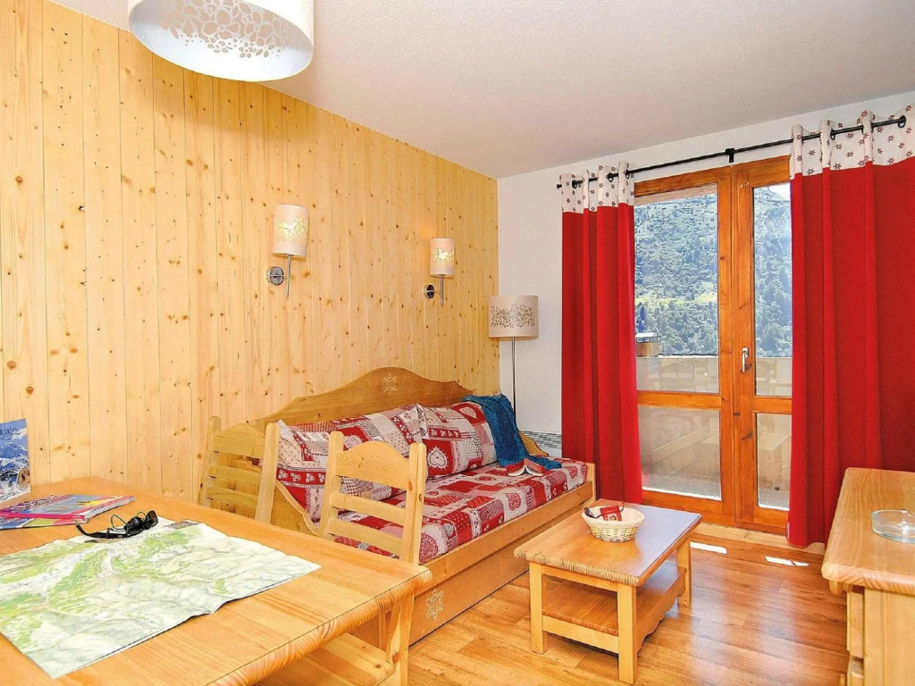 Rustic apartment with dishwasher, located in Valmeinie