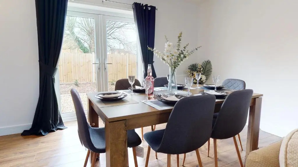 Private Spacious 2 Bedroom, 2 Bathroom & 2 Parking by Srk Accommodation