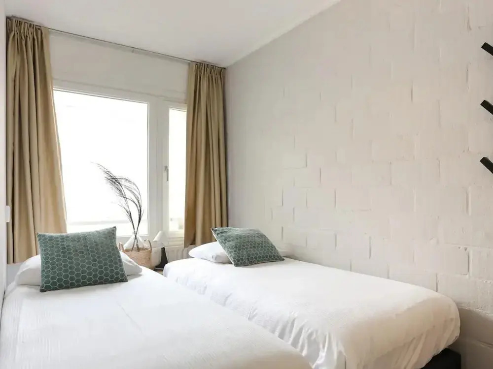 Modern Stay Near the Beach