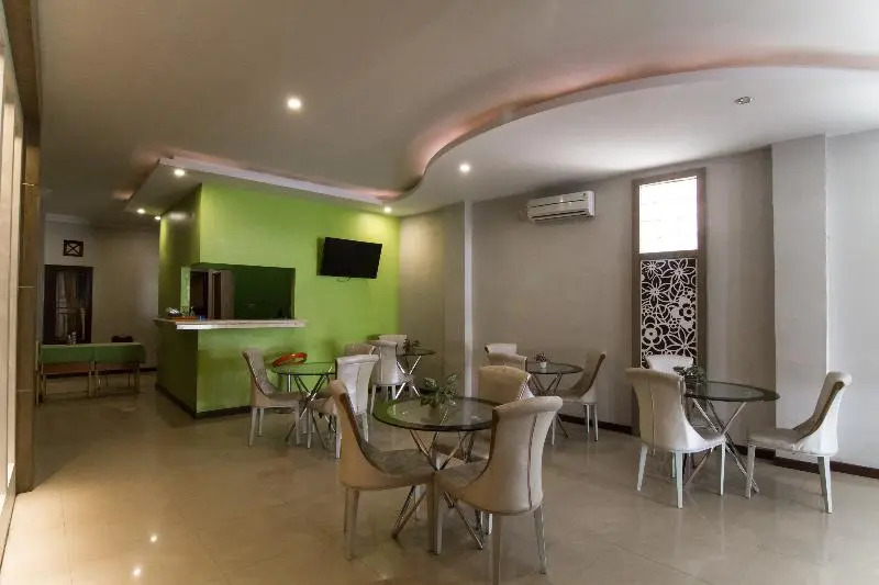 Edotel Amanah Hotel Syariah by OYO Rooms