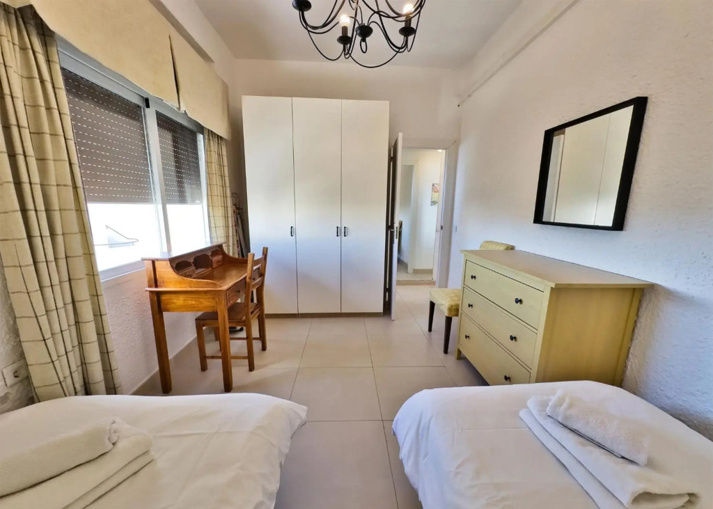 SKOL 933 Fantastic two bedrooms on the 9th floor with amazing sea views