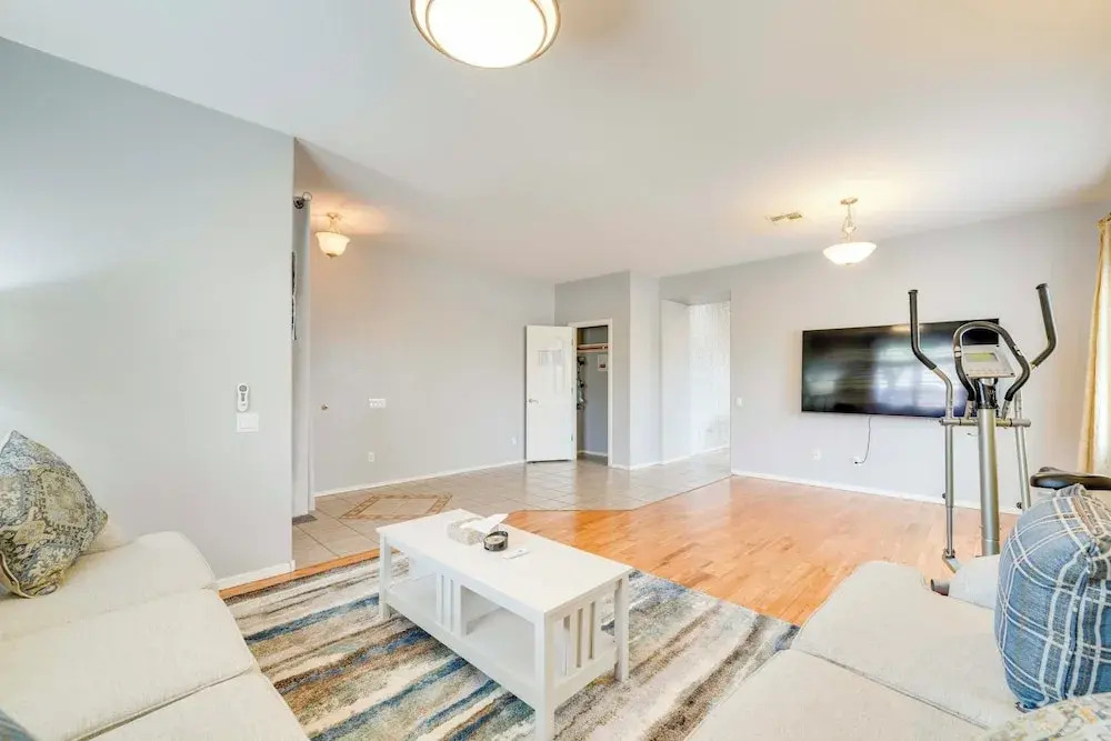 Getaway with Hot Tub Near Peoria Mountain Preserve!
