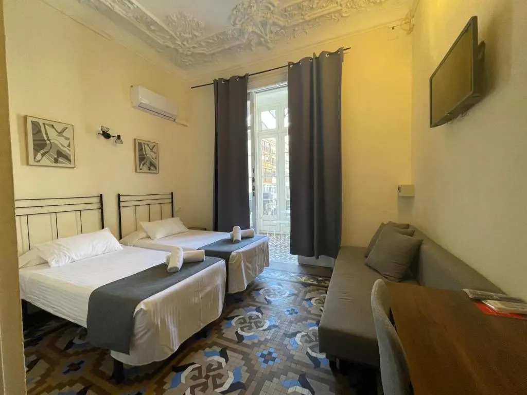 Hostal Balmes Centro