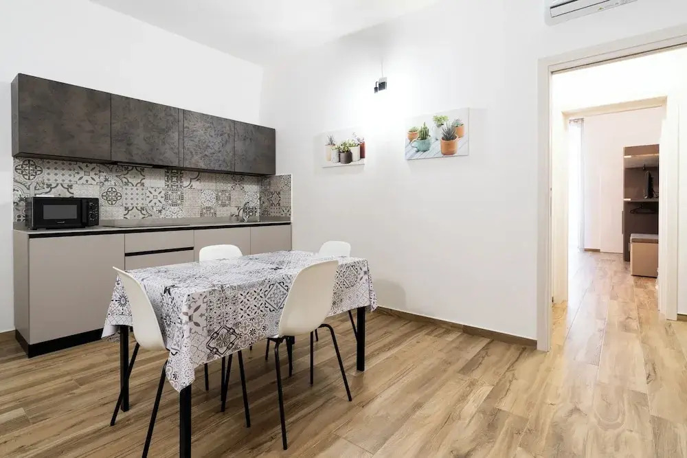 Nicolaus 204 - Brown & Grey Rooms by Wonderful Italy
